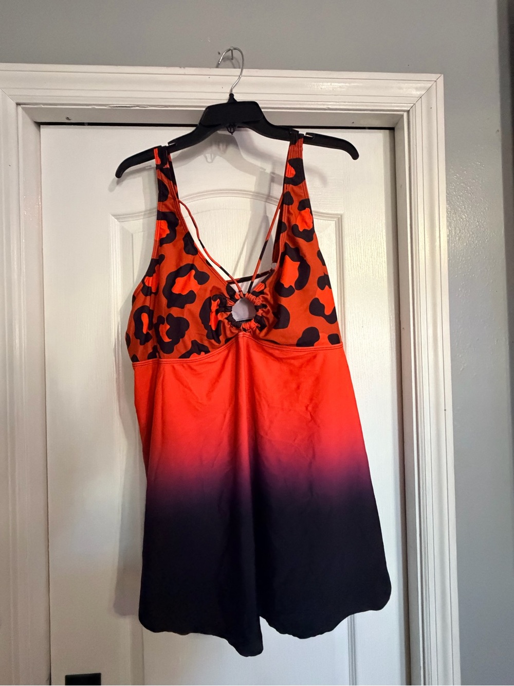 Women's Ombre Red & Black swim top 3x